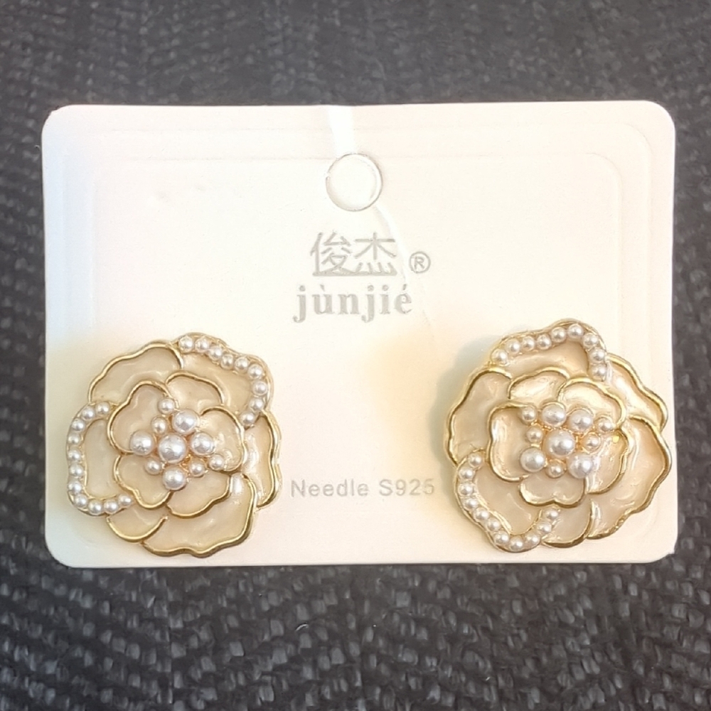 Gold Floral Earrings